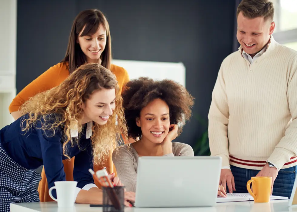 groupe de personnes qui travaillent dans les achats